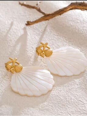 Luxe White Shell Gold Stud Earrings